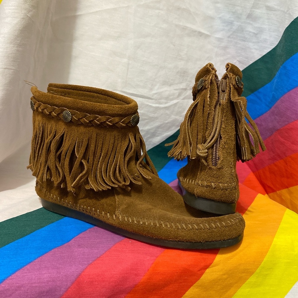 Minnetonka 299 Back-Zip Boots 🤎